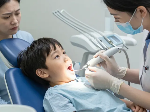 Zubní kámen u dětí: Jaké jsou nejčastější chyby při jeho odstraňování?