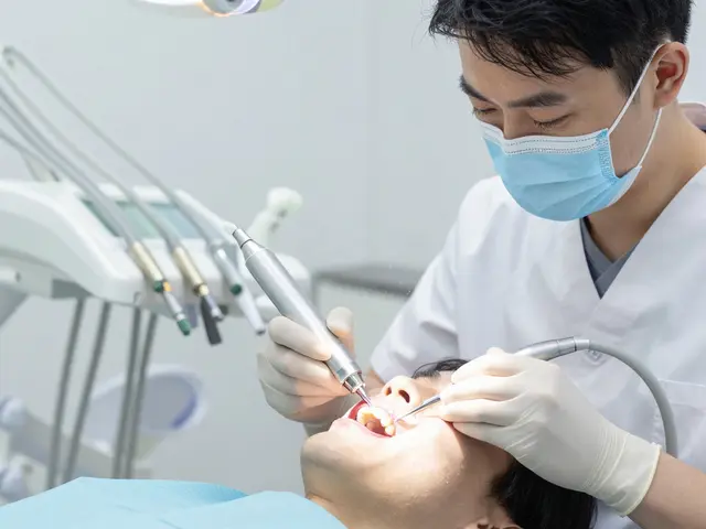 Pískování zubů: Co očekávat během a po proceduře