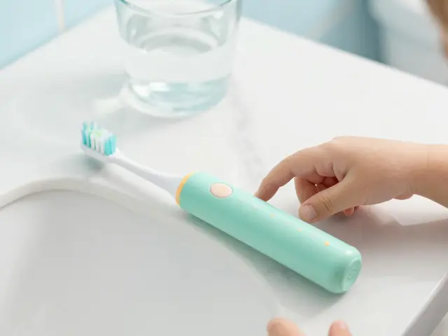 Kdy koupit dítěti elektrický kartáček? Průvodce výběrem a věkem